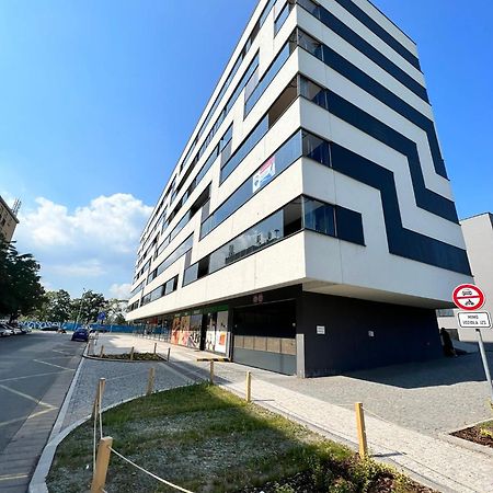 Luxury Pearl With Parking Place In Holesovice Πράγα Εξωτερικό φωτογραφία